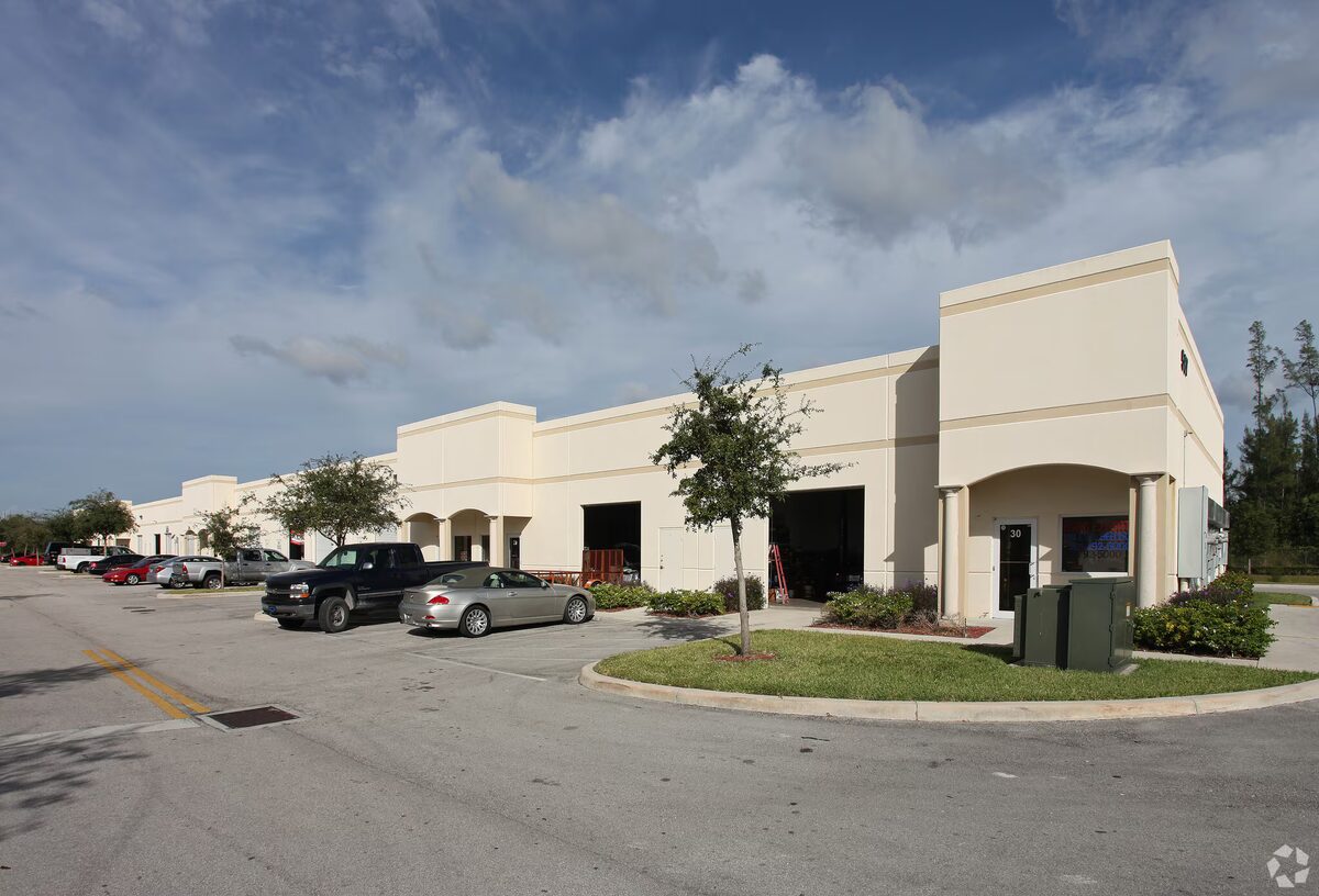 587 105th Ave N flex warehouse, Palms West Industrial Park, Royal Palm Beach FL