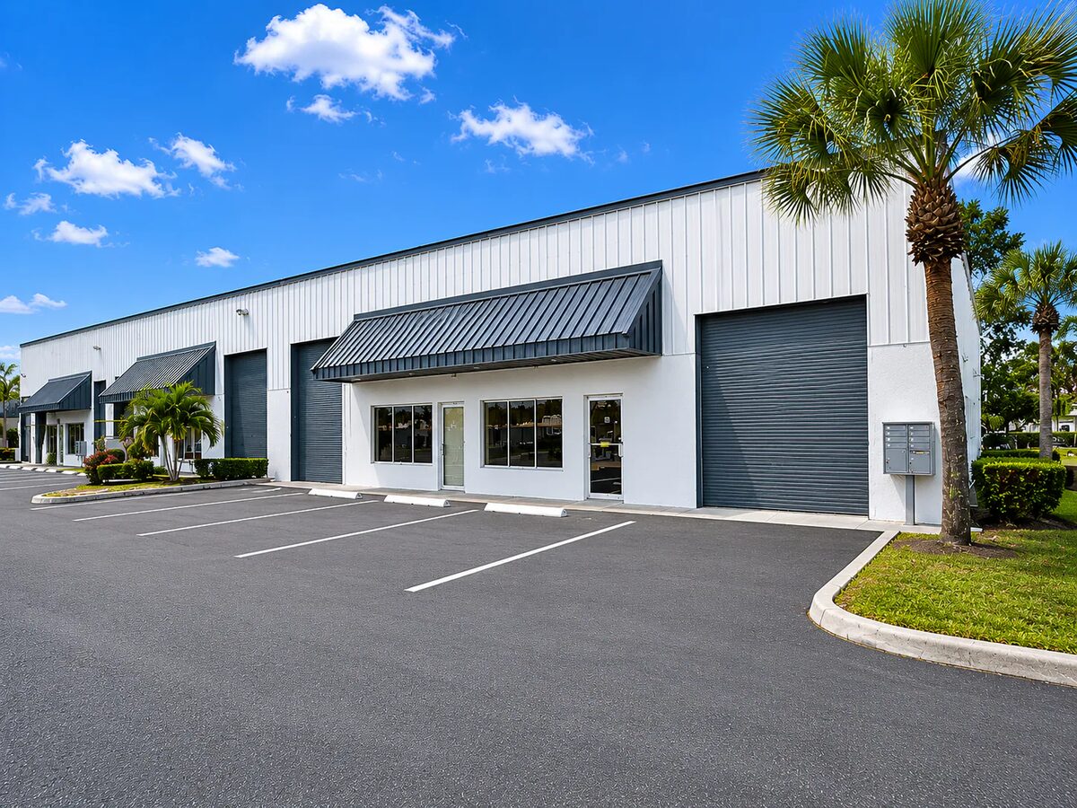 8330 Currency Dr corner office warehouse, Riviera Beach FL